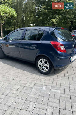 Хэтчбек Opel Corsa 2011 в 