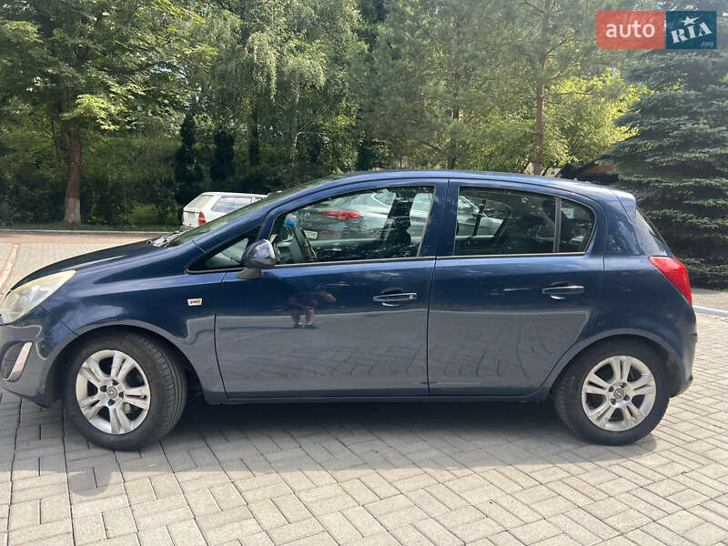 Хэтчбек Opel Corsa 2011 в Дрогобыче