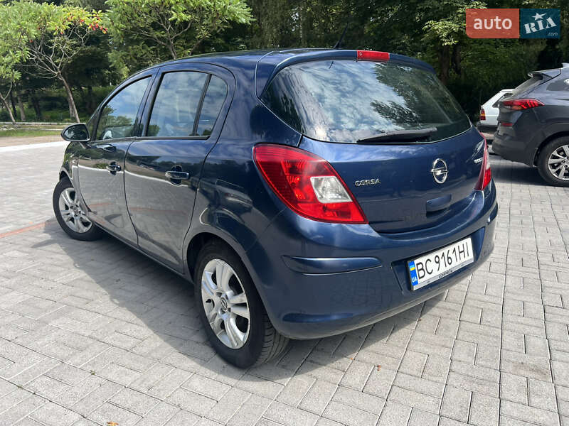 Хэтчбек Opel Corsa 2011 в Дрогобыче