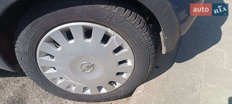 Хэтчбек Opel Corsa 2004 в Львове