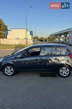 Хэтчбек Opel Corsa 2008 в 