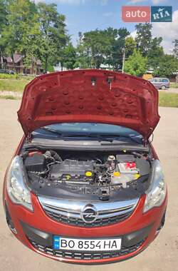 Хэтчбек Opel Corsa 2011 в 