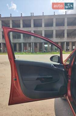 Хэтчбек Opel Corsa 2011 в 