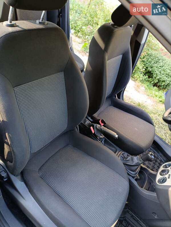 Хетчбек Opel Corsa 2009 в Кременці