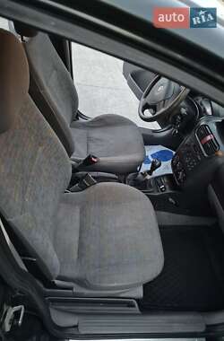Хэтчбек Opel Corsa 2002 в 