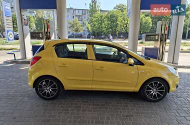 Хэтчбек Opel Corsa 2007 в 