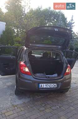 Хэтчбек Opel Corsa 2010 в Иванковичах