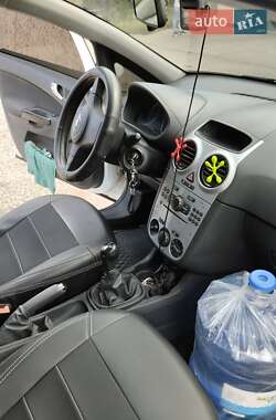 Хэтчбек Opel Corsa 2012 в 