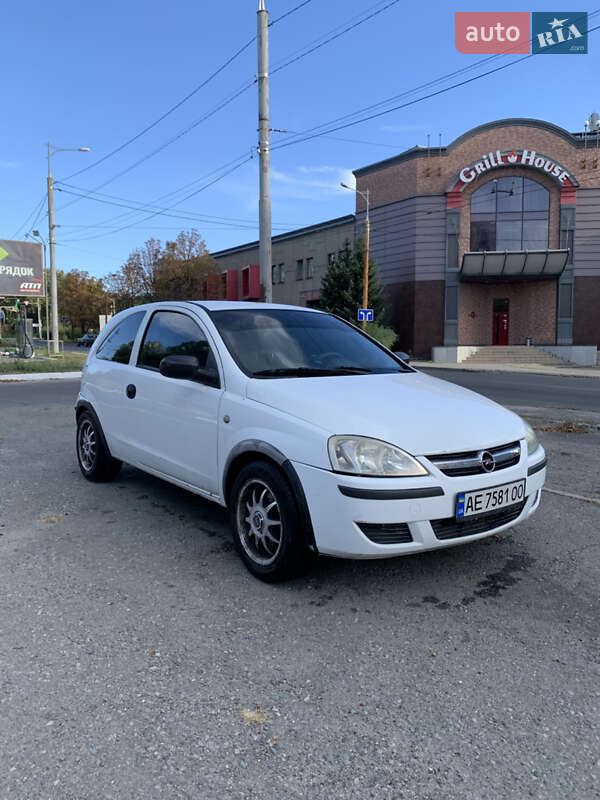 Хэтчбек Opel Corsa 2004 в Днепре