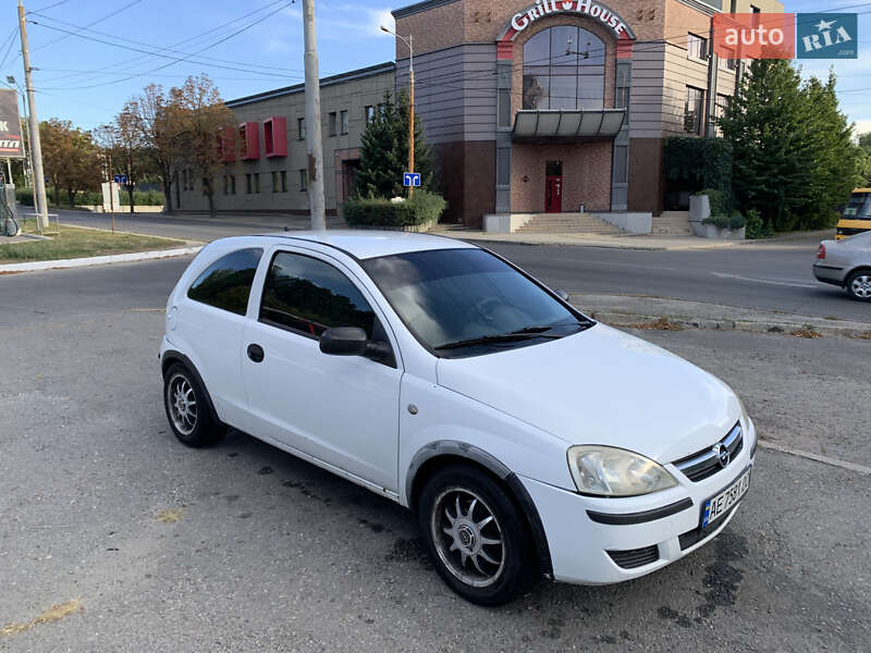 Хэтчбек Opel Corsa 2004 в Днепре
