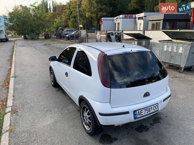 Хэтчбек Opel Corsa 2004 в Днепре
