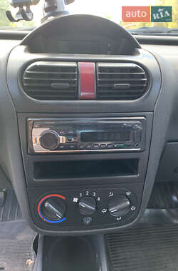 Хэтчбек Opel Corsa 2004 в 