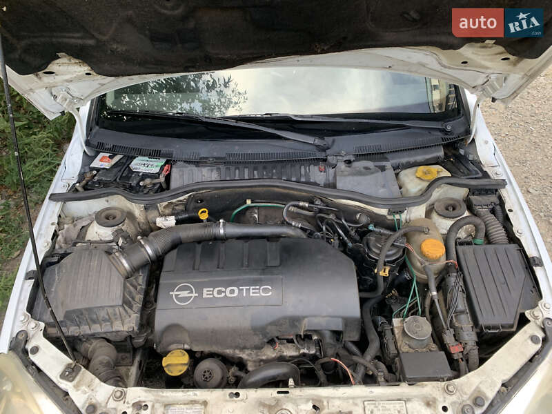 Хэтчбек Opel Corsa 2004 в Днепре