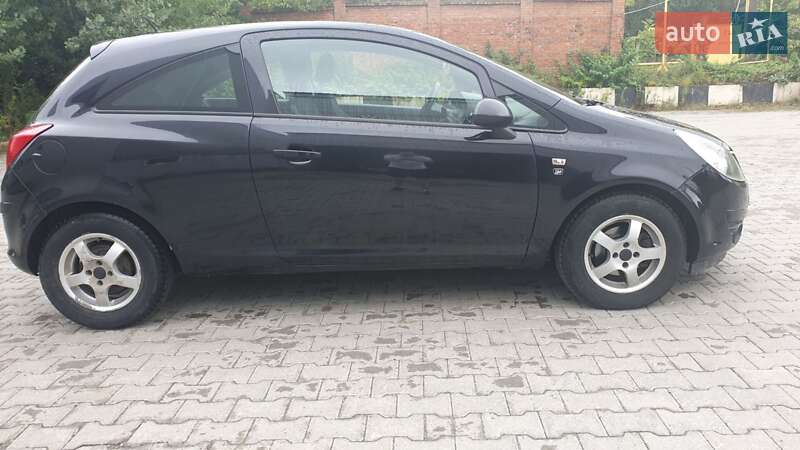 Хэтчбек Opel Corsa 2011 в Черновцах