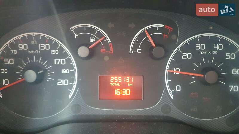 Хэтчбек Opel Corsa 2011 в Черновцах