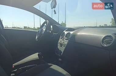 Хэтчбек Opel Corsa 2013 в 