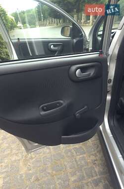 Хэтчбек Opel Corsa 2002 в 