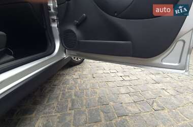 Хэтчбек Opel Corsa 2002 в 