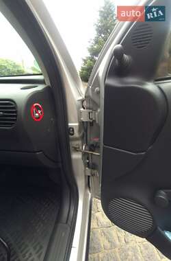 Хэтчбек Opel Corsa 2002 в 