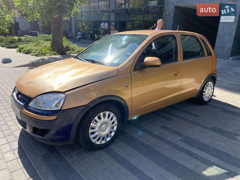 Хэтчбек Opel Corsa 2004 в Киеве