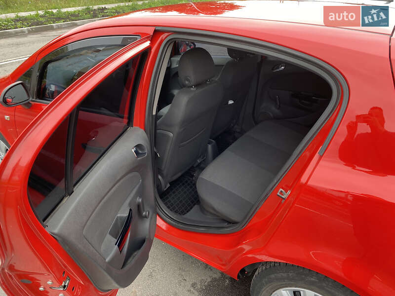 Хэтчбек Opel Corsa 2008 в Ровно