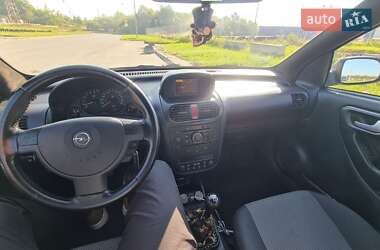 Хэтчбек Opel Corsa 2006 в 