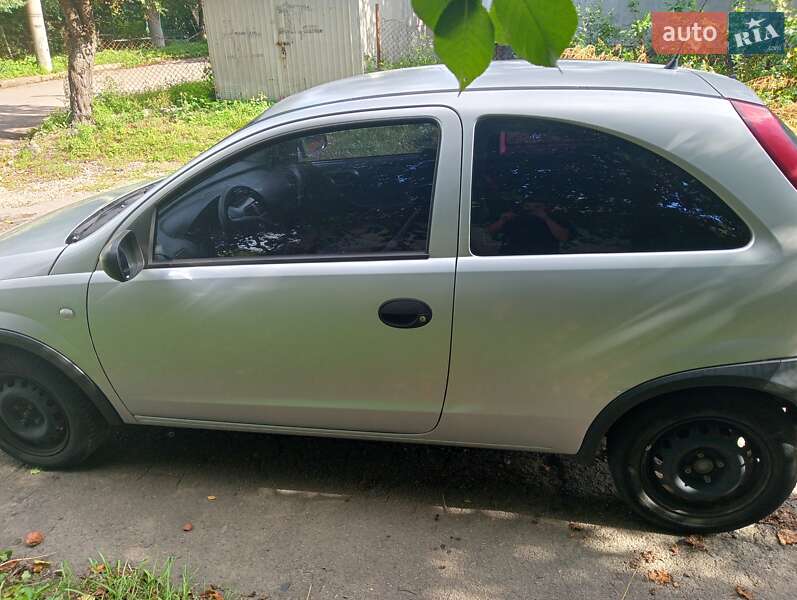 Хэтчбек Opel Corsa 2002 в Ровно