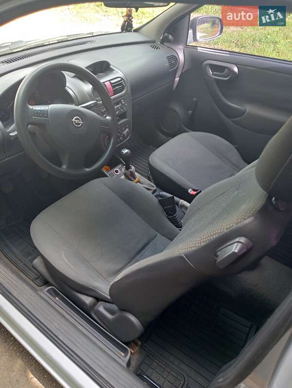 Хэтчбек Opel Corsa 2002 в Ровно