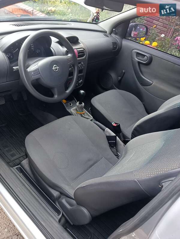 Хэтчбек Opel Corsa 2002 в Ровно