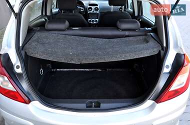 Хэтчбек Opel Corsa 2013 в 