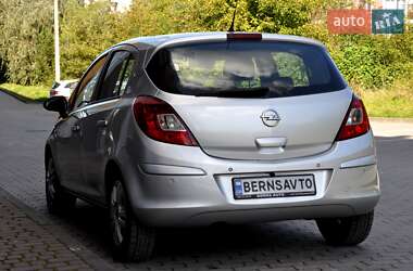 Хэтчбек Opel Corsa 2013 в 