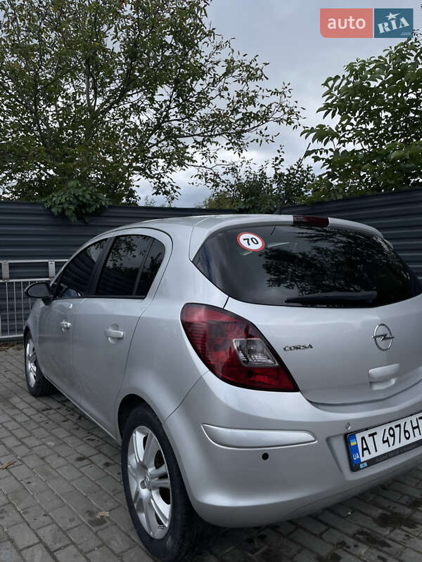 Хэтчбек Opel Corsa 2010 в Ивано-Франковске