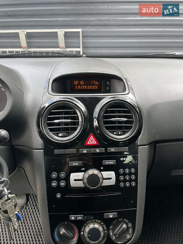 Хэтчбек Opel Corsa 2010 в Ивано-Франковске