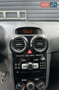Хэтчбек Opel Corsa 2010 в 