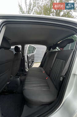 Хэтчбек Opel Corsa 2010 в 