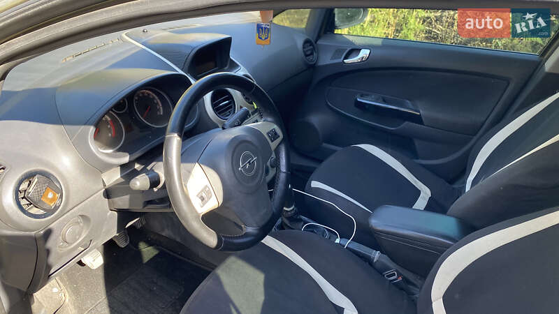 Хэтчбек Opel Corsa 2008 в Черновцах