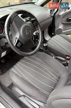 Хэтчбек Opel Corsa 2010 в 