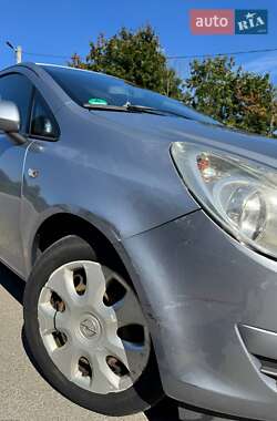 Хэтчбек Opel Corsa 2009 в 