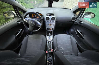 Хэтчбек Opel Corsa 2013 в 