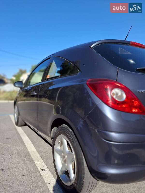 Хэтчбек Opel Corsa 2009 в Чернигове