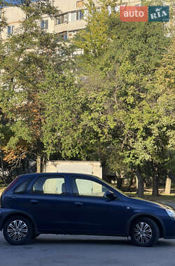 Хэтчбек Opel Corsa 2004 в 