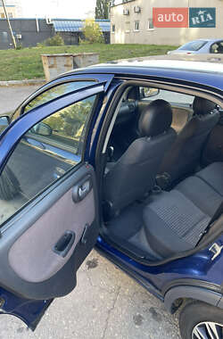 Хэтчбек Opel Corsa 2004 в 