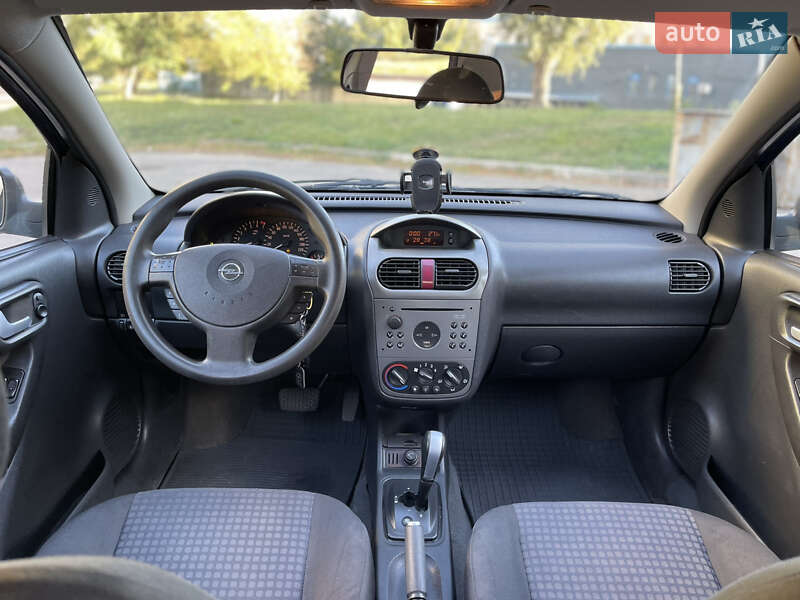 Хэтчбек Opel Corsa 2004 в Харькове