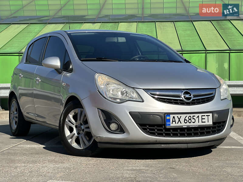 Хэтчбек Opel Corsa 2011 в Киеве