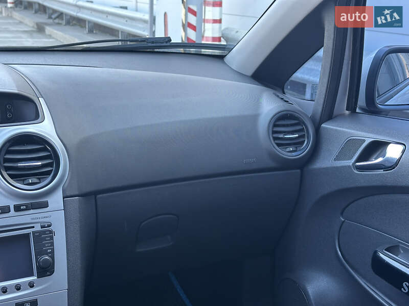 Хэтчбек Opel Corsa 2011 в Киеве