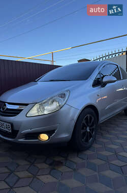 Хэтчбек Opel Corsa 2007 в 