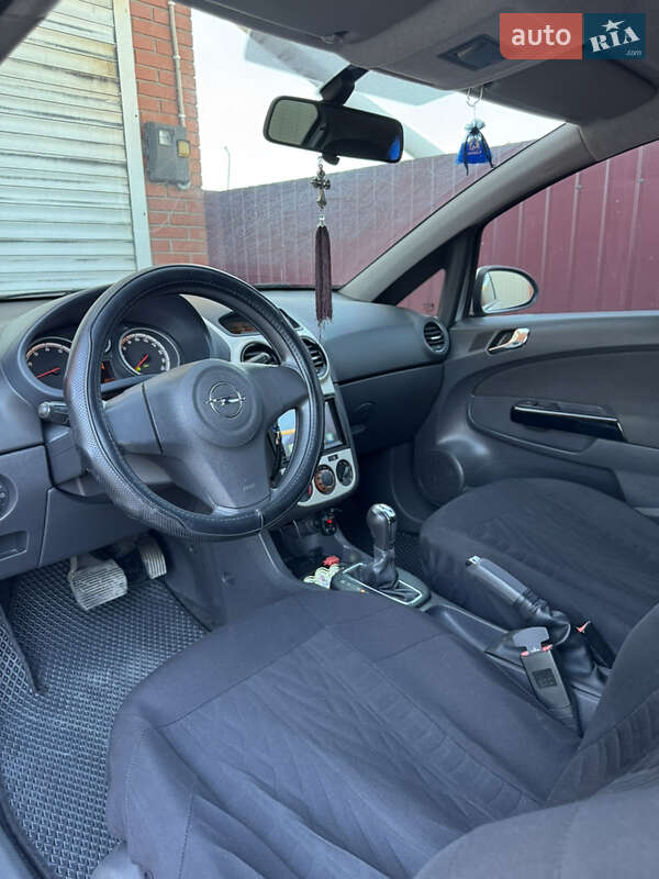 Хэтчбек Opel Corsa 2007 в Измаиле