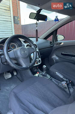Хэтчбек Opel Corsa 2007 в 