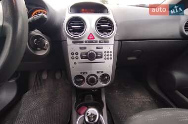 Хэтчбек Opel Corsa 2011 в 