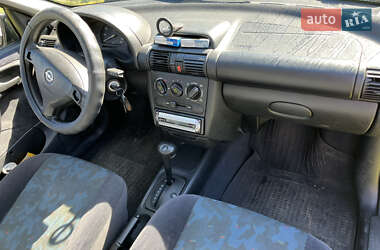 Хетчбек Opel Corsa 2000 в 